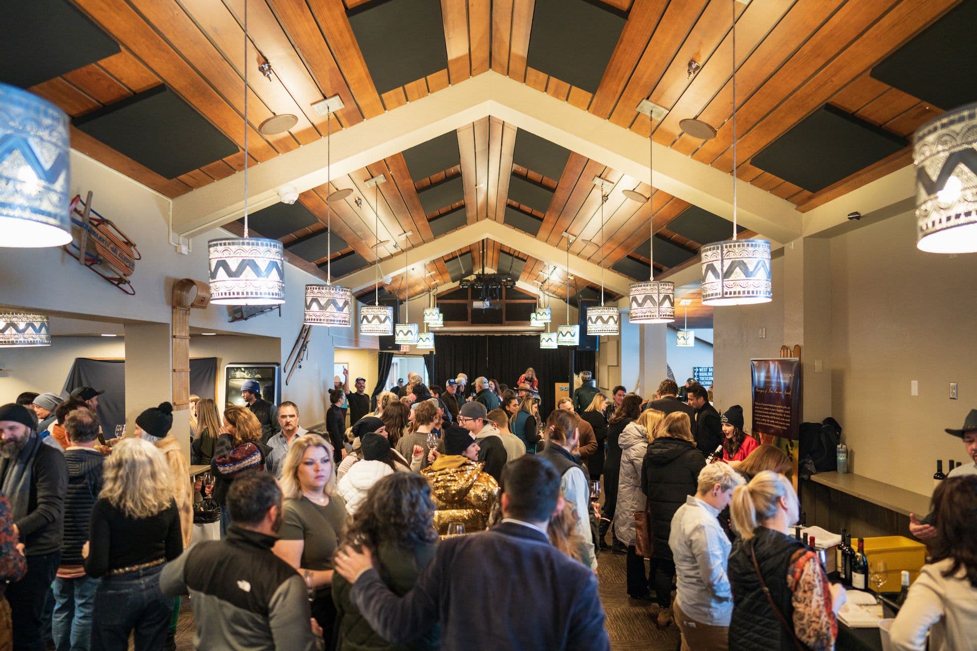 Skiers enjoying après beverages at a hopping Martini Tree Bar